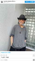 部屋着っぽいのにオシャレにできる才能…！　片岡鶴太郎のオフ感のあるコーデ　※「片岡鶴太郎」Instagram