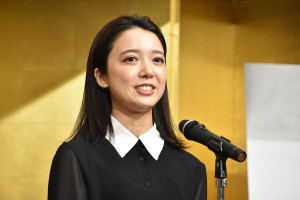 「第五十一回 菊田一夫演劇賞」授賞式に登壇した上白石萌音