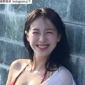 高野真央、ソロショット　※「高野真央」Instagram