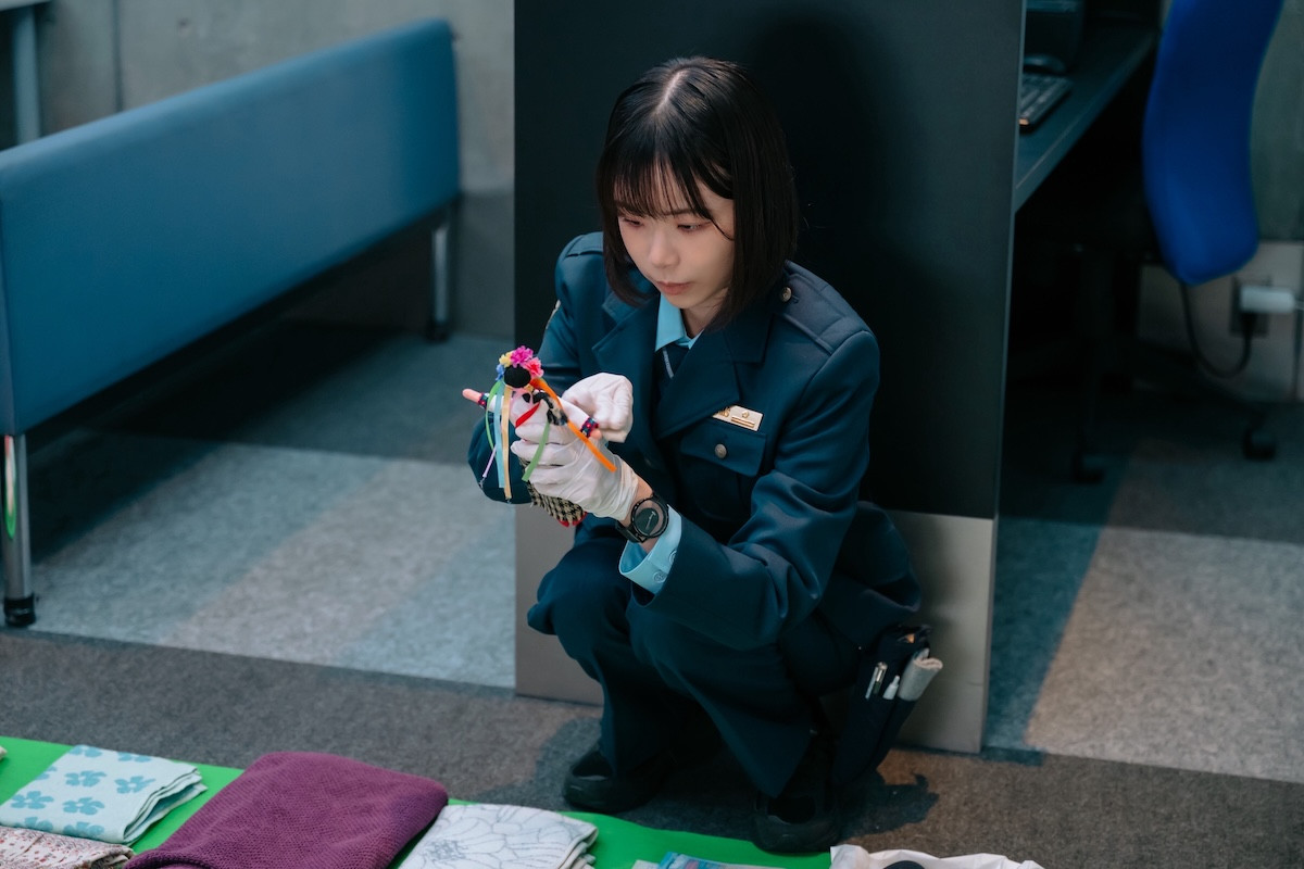 『大空港～GATE24～』初回 趣里、謎のクセ強税関職員役に反響「右京さんのDNA」「変人役ハマる」
