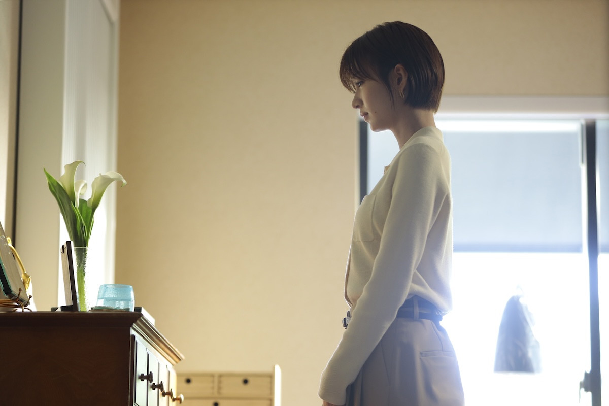 『告白－25年目の秘密－』“爽太”松村北斗、“麻里子”岡崎紗絵からのハグに“お手上げ” ネット「可愛すぎる」の声続々
