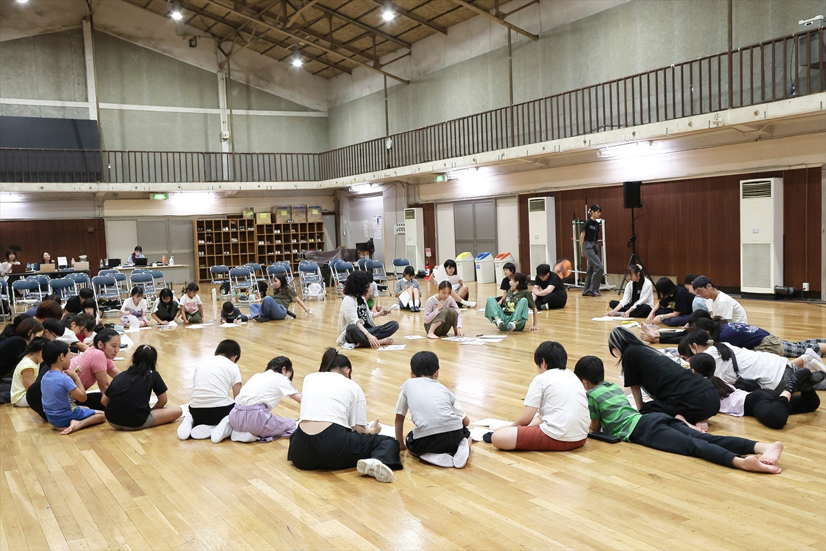 32名のキッズが舞台上演に向けて本読み初挑戦！　ネルケプランニング「夏休み！オン・ワークショップ2026」レポート【1日目】
