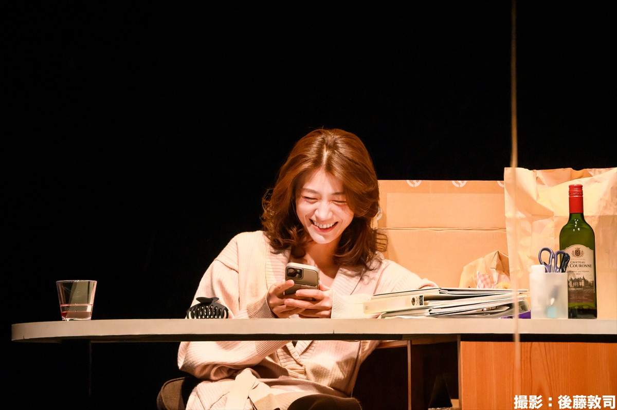 黒木華主演『NORA』、イプセンの傑作『人形の家』を現代風にアレンジ　スマホ駆使した演出が斬新！