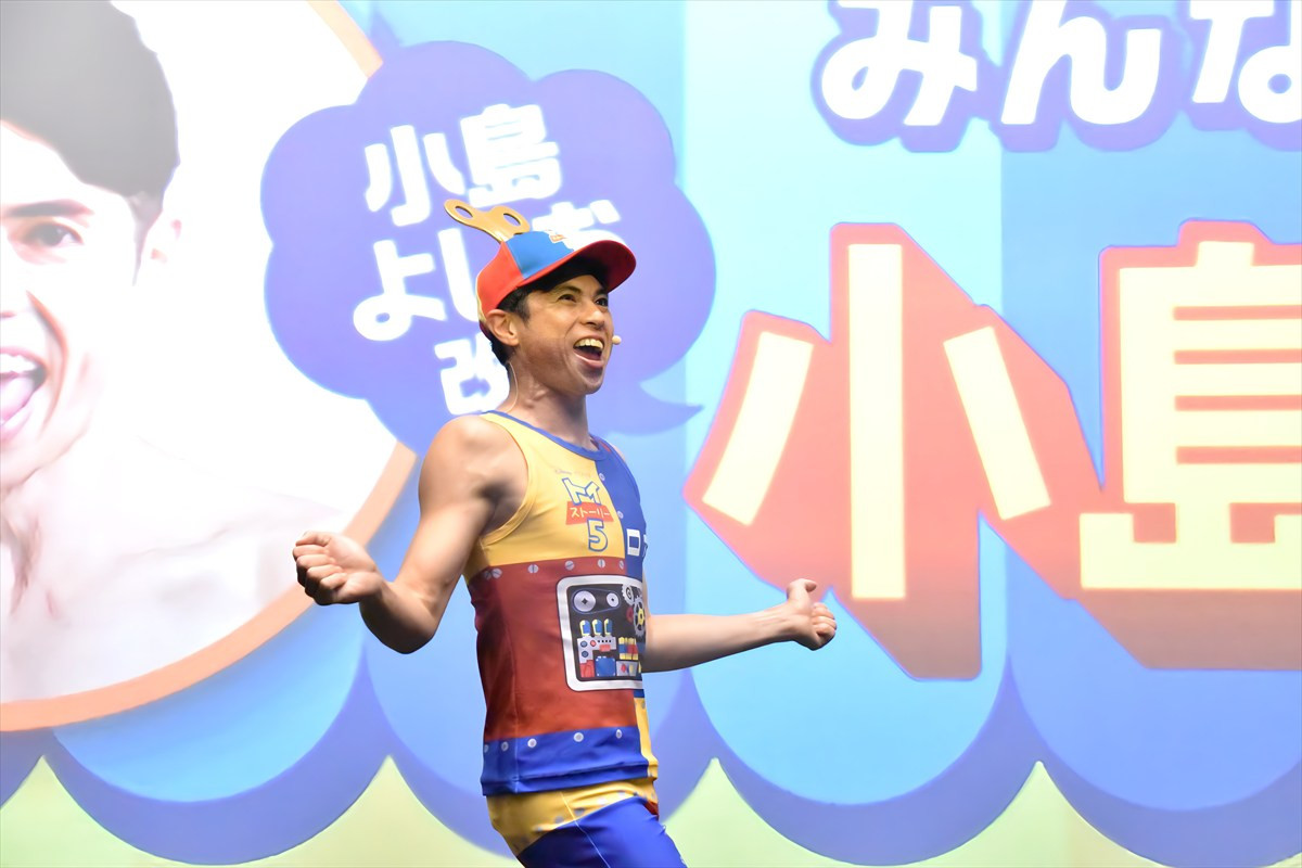 小島よしお改め"小島ロボお"、子どもたちと『トイ・ストーリー5』大ヒットをお祝い　「5回見れば見つかる？」カメオ出演もアピール