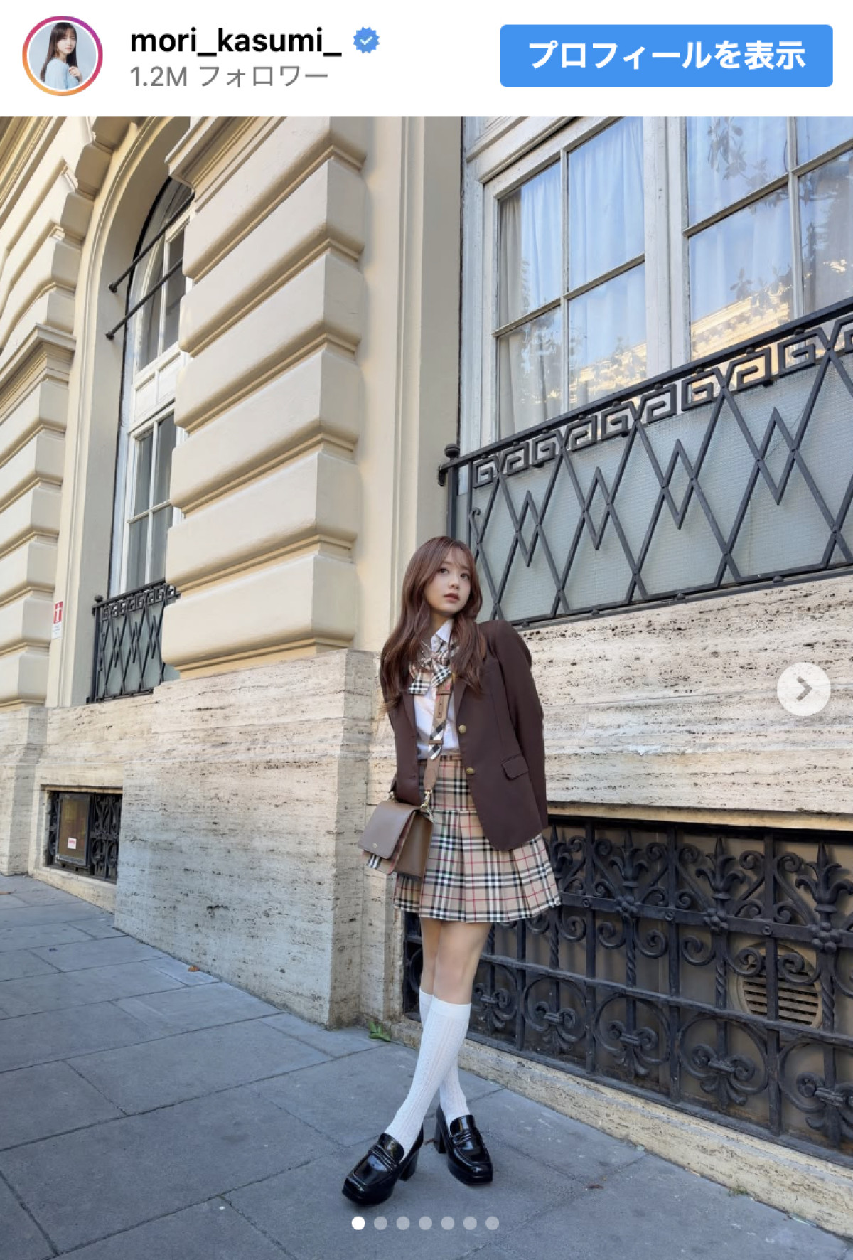 森香澄、ミニスカ制服姿で伊ローマに降り立つ　反則級にかわいいと話題