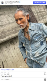 街で向こうから歩いてきたら怖くて逃げ出しちゃうよ…！　片岡鶴太郎の全身デニムコーデ　※「片岡鶴太郎」Instagram