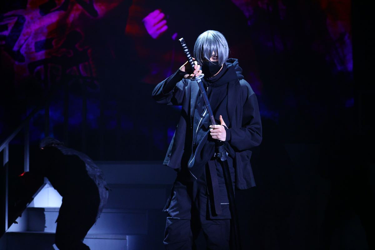 武士の子孫たちがスーツ姿で刀を振るう！　舞台「新宿羅生門」戒援隊編が開幕