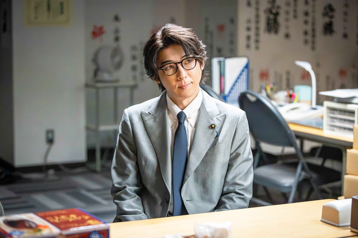 ドラマ『ポリティカルパン』に出演する高橋一生