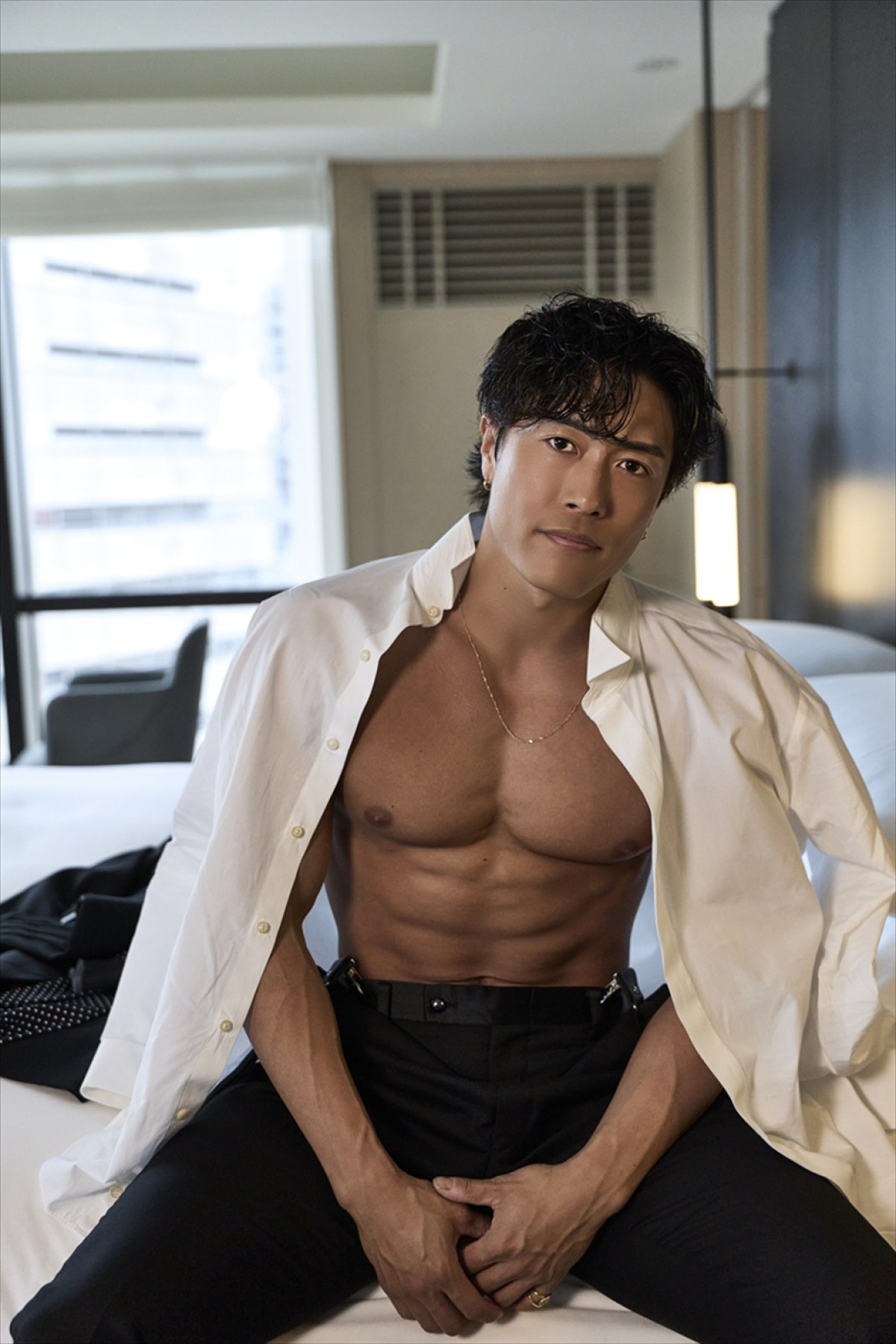 GENERATIONS中務裕太「最初で最後のソロ写真集」10.21発売決定　LDH屈指の肉体美披露　特別限定版は“筋肉クッション”付き