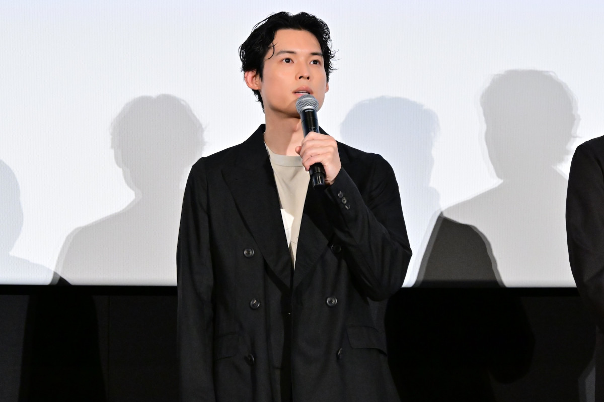 松村北斗＆今田美桜『白鳥とコウモリ』完成披露に登壇　原作者・東野圭吾への思いと見どころを語る