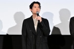 映画『白鳥とコウモリ』完成披露試写会　松村北斗