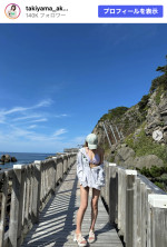 瀧山あかね、抜群スタイルで離島満喫　※「瀧山あかね」Instagram