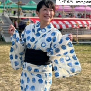 小野真弓、ソロショット　※「小野真弓」Instagram