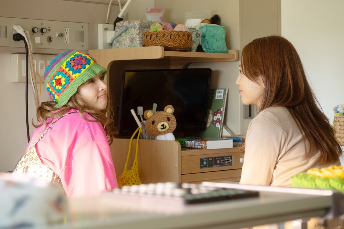 川口春奈×高杉真宙『ママがもうこの世界にいなくても』夫婦の絆と家族の愛を映す場面写真公開