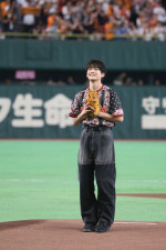 読売ジャイアンツ対横浜DeNAベイスターズ戦の始球式に登板した高橋文哉