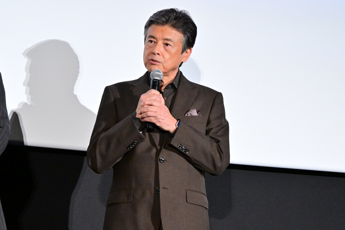 松村北斗＆今田美桜『白鳥とコウモリ』完成披露に登壇　原作者・東野圭吾への思いと見どころを語る