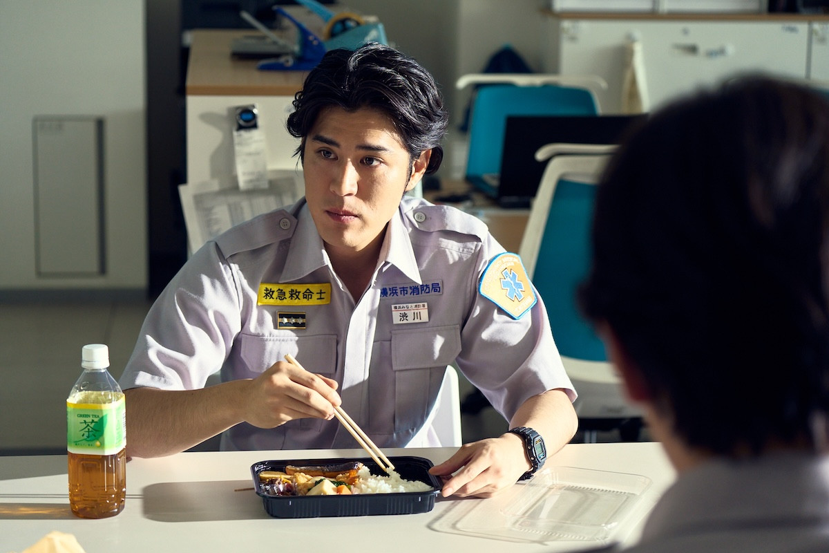 『クロスロード』“桐生先生”磯村勇斗、ドクターカーで緊急出動　ネット称賛「かっこいい」「好きが増す」
