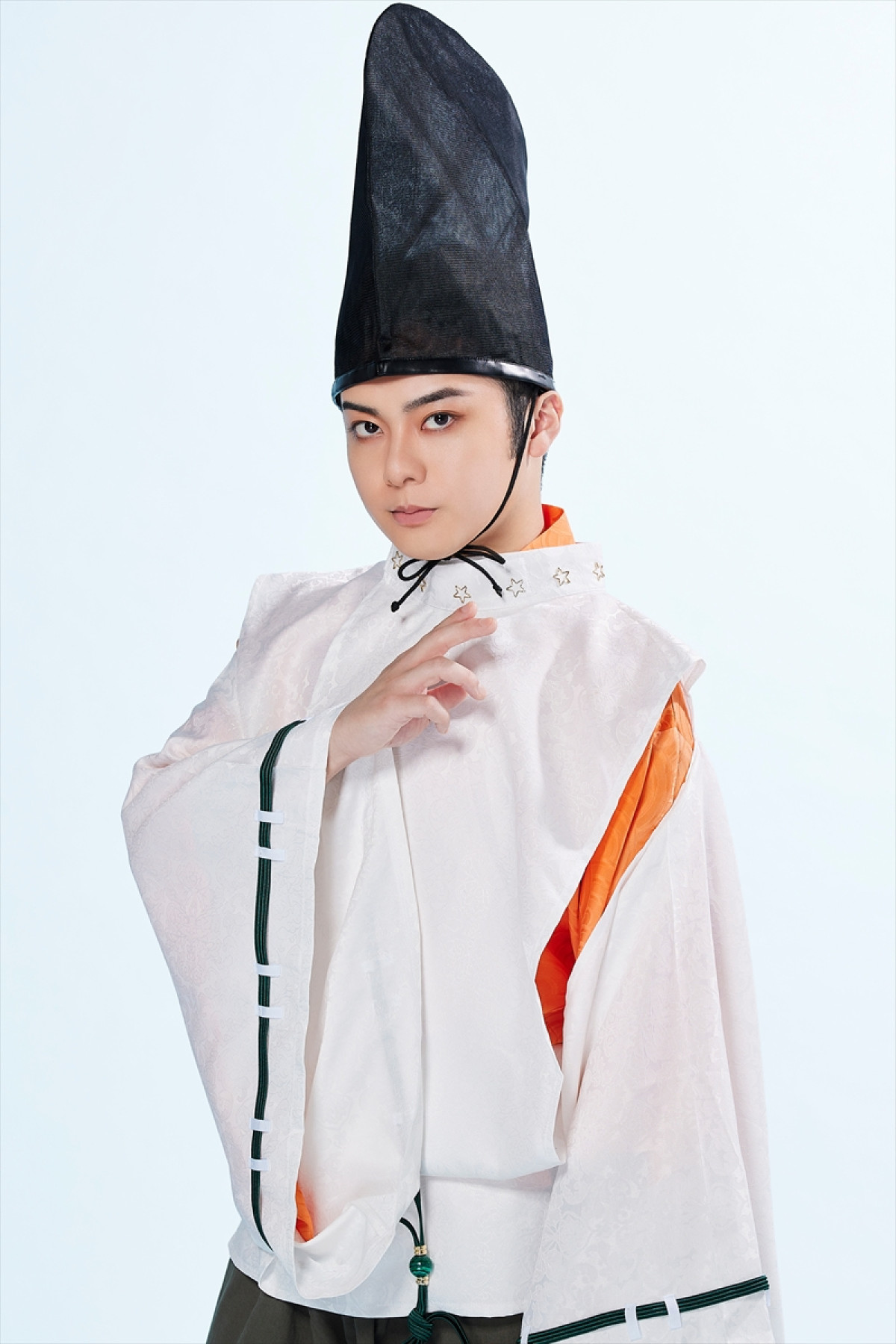 “源義経”尾上松也と“織田信長”北山宏光が鋭い視線で対峙！　舞台『桶狭間の義経』第二弾ビジュアル＆ソロ扮装ビジュアル解禁
