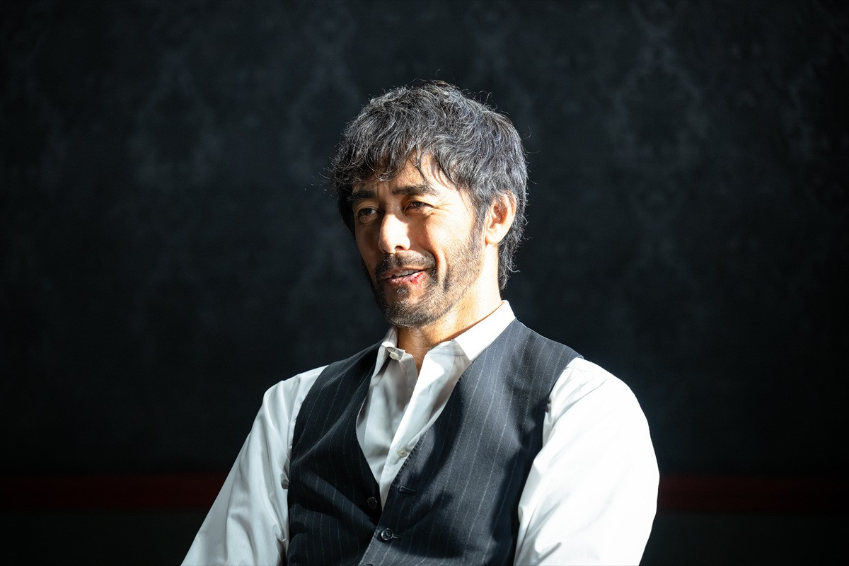 『VIVANT』“野崎”阿部寛＆ドラム再会にネット感動→野崎餓死!?のピンチに悲痛の声も「心配で寝れない」「大丈夫だよね？」