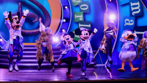 東京ディズニーランド、新ショーついに開幕！　ハンカチやタオル持参すると楽しさアップ　AKB48の楽曲も披露【全シーン解説】