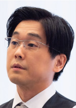 ドラマ『ライフトレード』に出演する山崎樹範