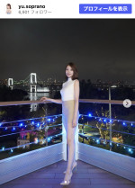 小鳥遊ゆう、ショーパン＆ノースリーブのソロショット　※「小鳥遊ゆう」Instagram
