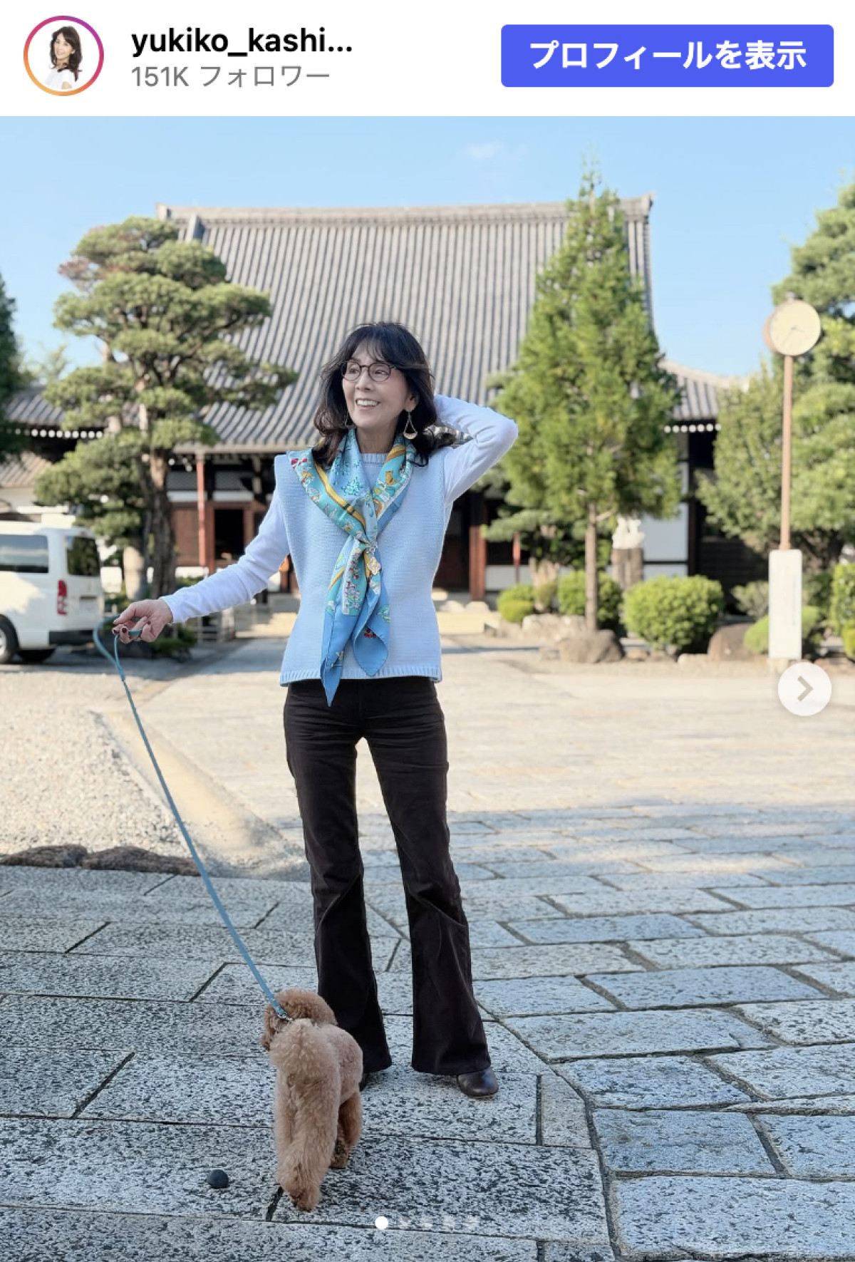 柏木由紀子、爽やかブルーのニットコーデを披露　※「柏木由紀子」Instagram