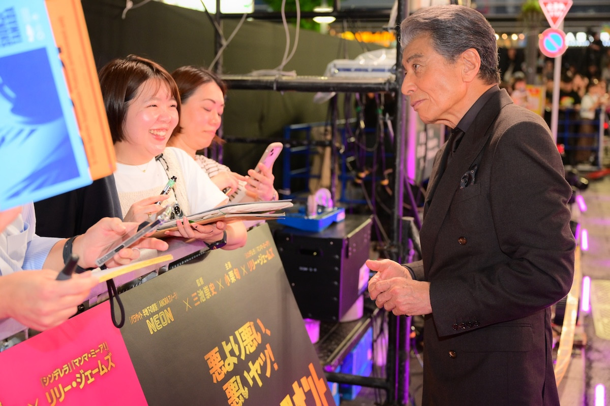 小栗旬＆間宮祥太朗＆野村周平＆西野七瀬らがゴジラロードをかっ歩！ 『バッド・ルーテナント：トウキョウ』日本初披露