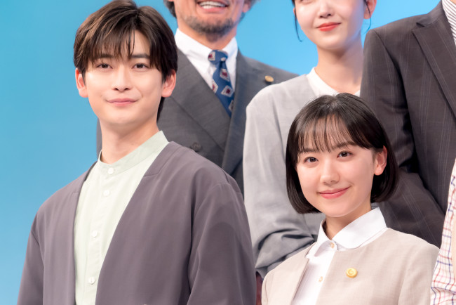 カンテレ・フジテレビ系ドラマ『南田南弁護士は天才肌』制作発表会見に登壇した（左から）高橋文哉、芦田愛菜