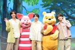 「くまのプーさん」原作デビュー100 周年記念イベント“森のおはなし会”に出席した（左から）阿部亮平、櫻井翔、川島如恵留