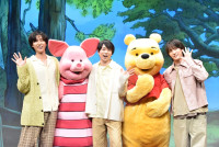 「くまのプーさん」原作デビュー100 周年記念イベント“森のおはなし会”に出席した（左から）阿部亮平、櫻井翔、川島如恵留