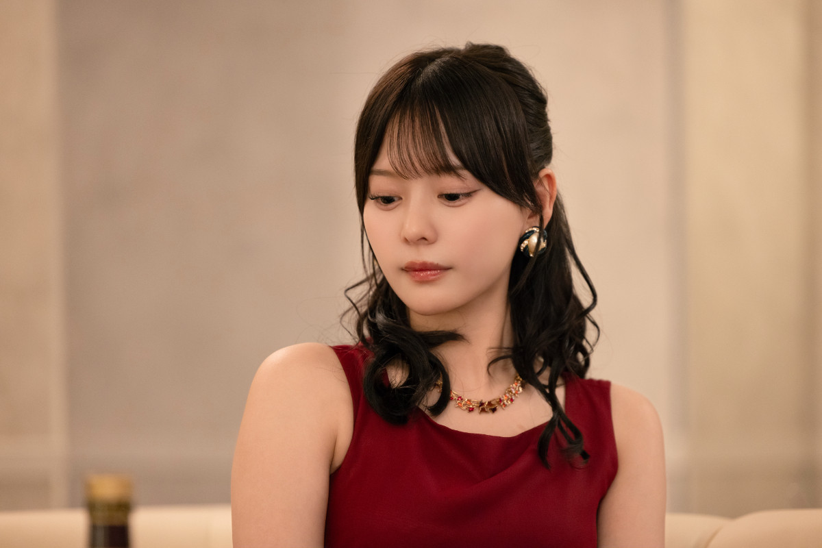 齊藤なぎさ、純朴な制服にホステス姿 『女帝』気品あふれる着物姿を含む場面カット4点解禁