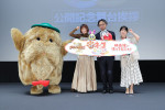 （左から）ヒゲじい、水瀬いのり、井田彰彦監督、豊嶋真千子　『劇場版ダーウィンが来た！世界のネコのなかまたち』公開記念舞台挨拶より