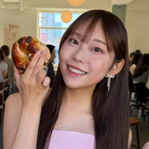 韓国でお気に入りのベーグル店を満喫する福井テレビの福山千奈アナ　※「福山千奈」Instagram