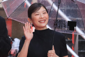 「第39回東京国際映画祭」オープニングレッドカーペットに登場した伊藤沙莉