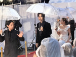 「第39回東京国際映画祭」オープニングレッドカーペットに登場した（左から）岡田准一、松坂桃李、清野菜名
