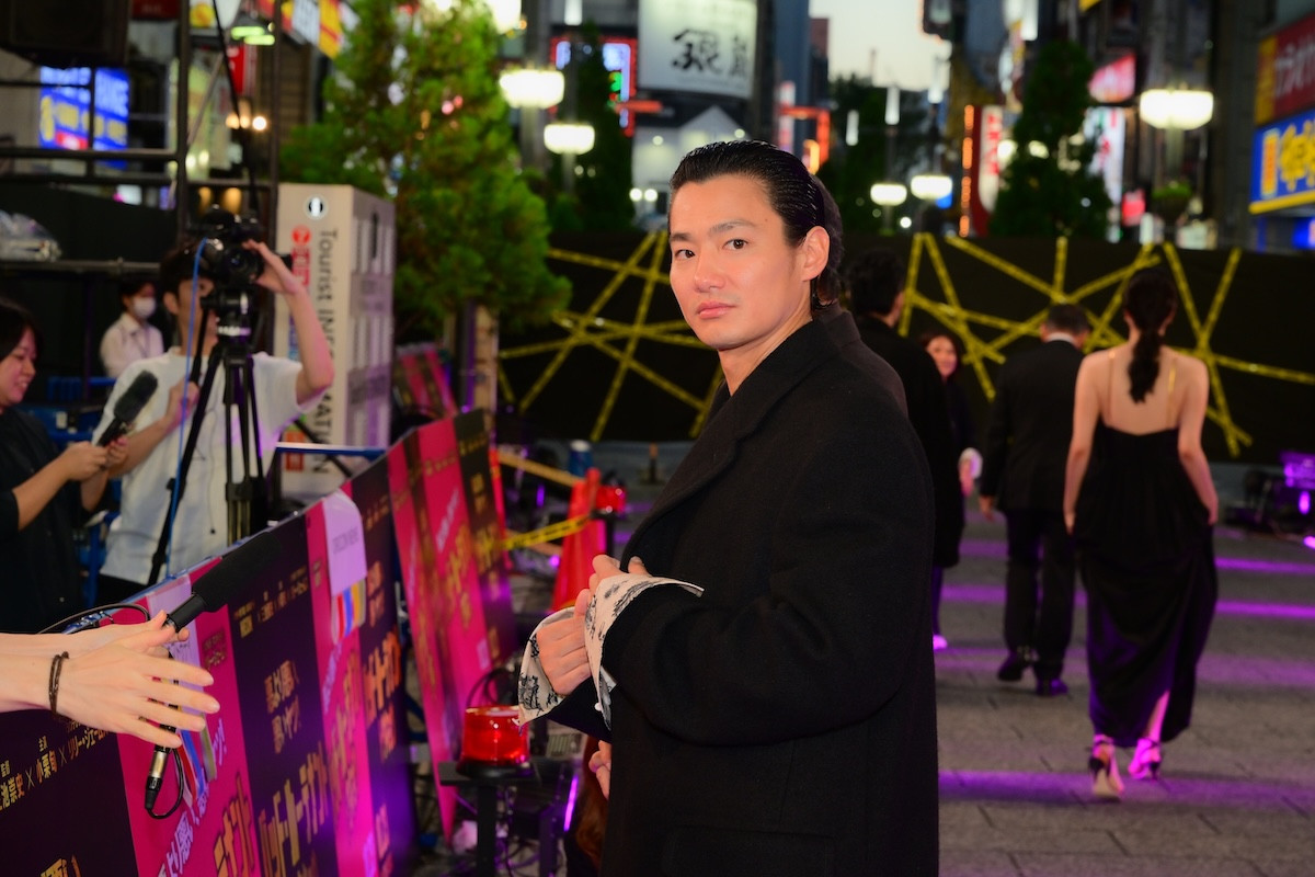 小栗旬＆間宮祥太朗＆野村周平＆西野七瀬らがゴジラロードをかっ歩！ 『バッド・ルーテナント：トウキョウ』日本初披露