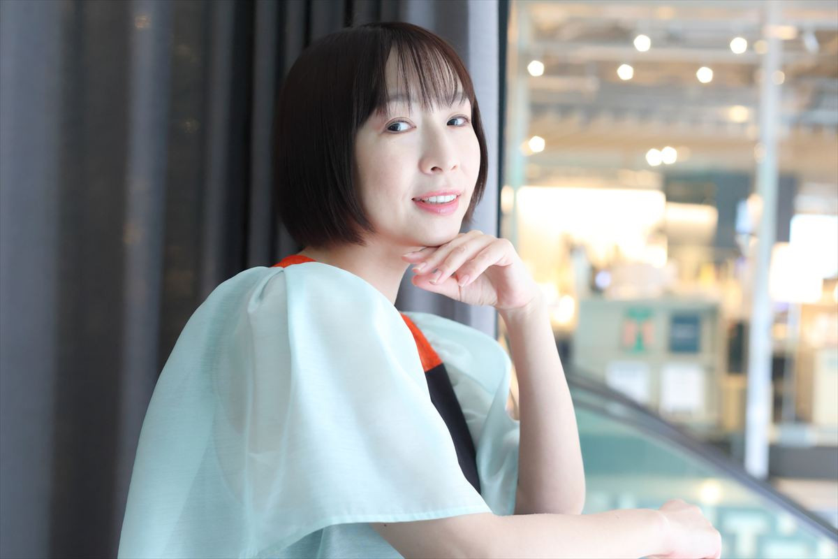 酒井若菜、40代で決意した「自分ファーストな生き方」――13年ぶりの写真集『ぴこぴこ。』がもたらした解放