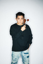 「Rudo 2026AW」に登場する井戸田潤