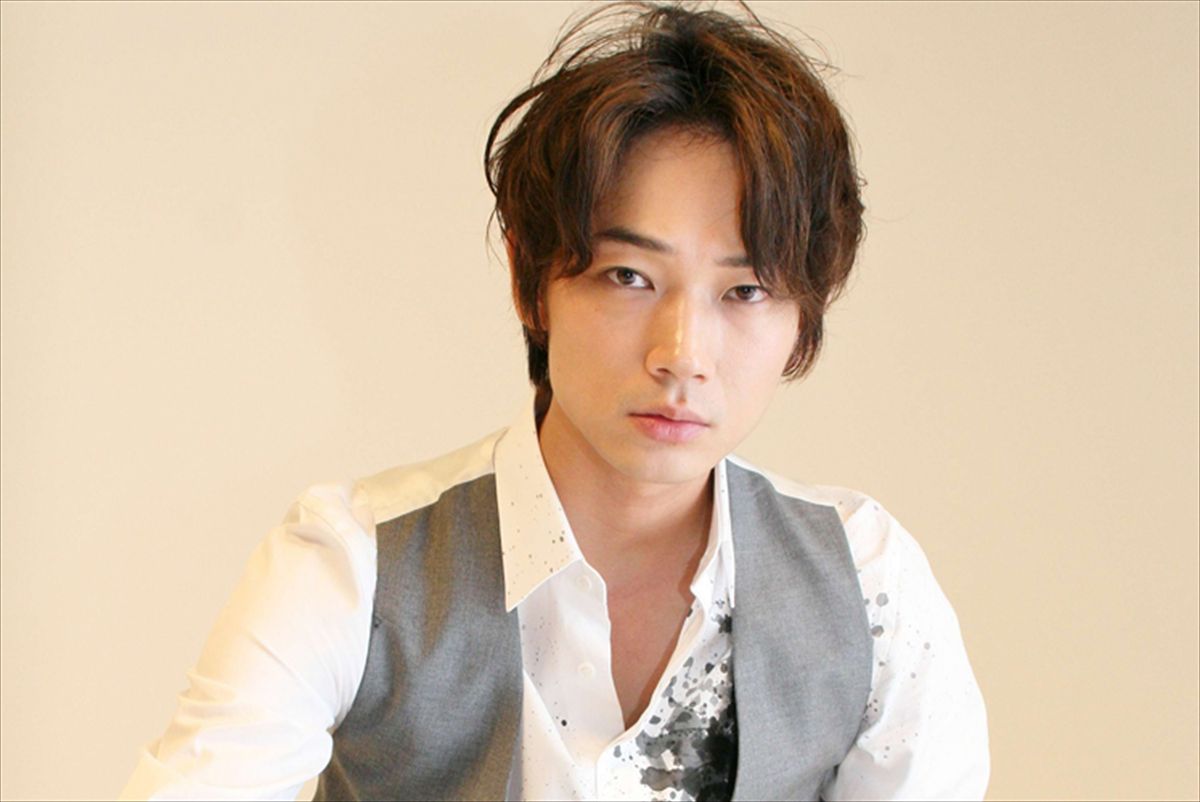 2 月 16 日取下げ　綾野剛2009→2013→　綾野剛長髪時代写真多々あり Amazon.co.jp: 綾野剛 2009▷2013▷ : 綾野 剛: 本