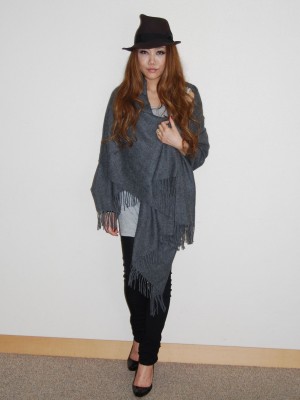 『DISNEY’S クリスマス・キャロル』のイメージソング「PRESENT」を歌うJUJU