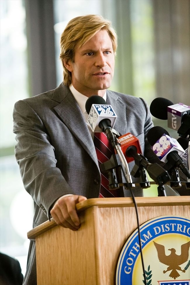 Aaron Eckhart40_MCDDAKN_EC031_H