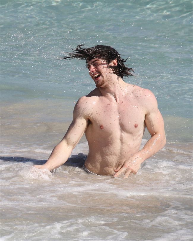 Aaron Johnson60_7134272