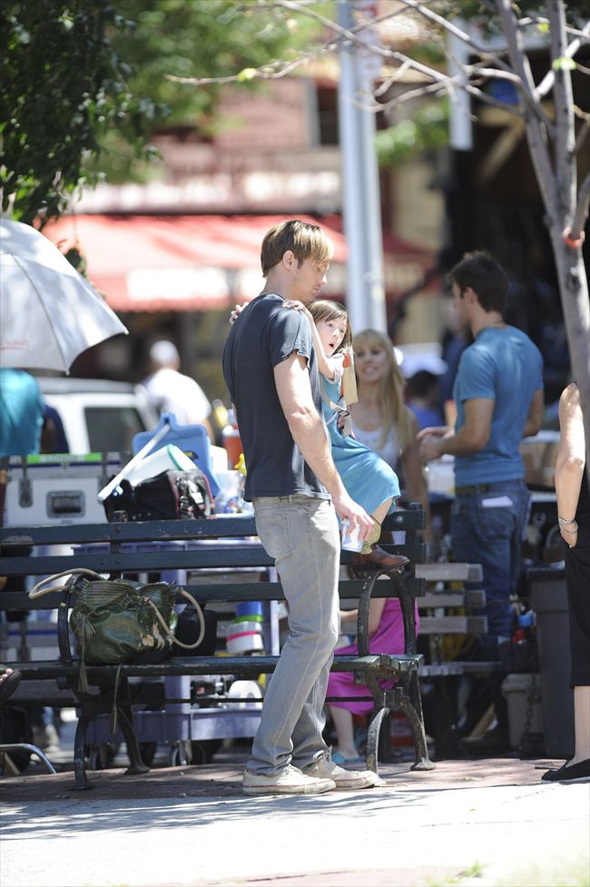 Alexander Skarsgard491_1112G01_TY006_H