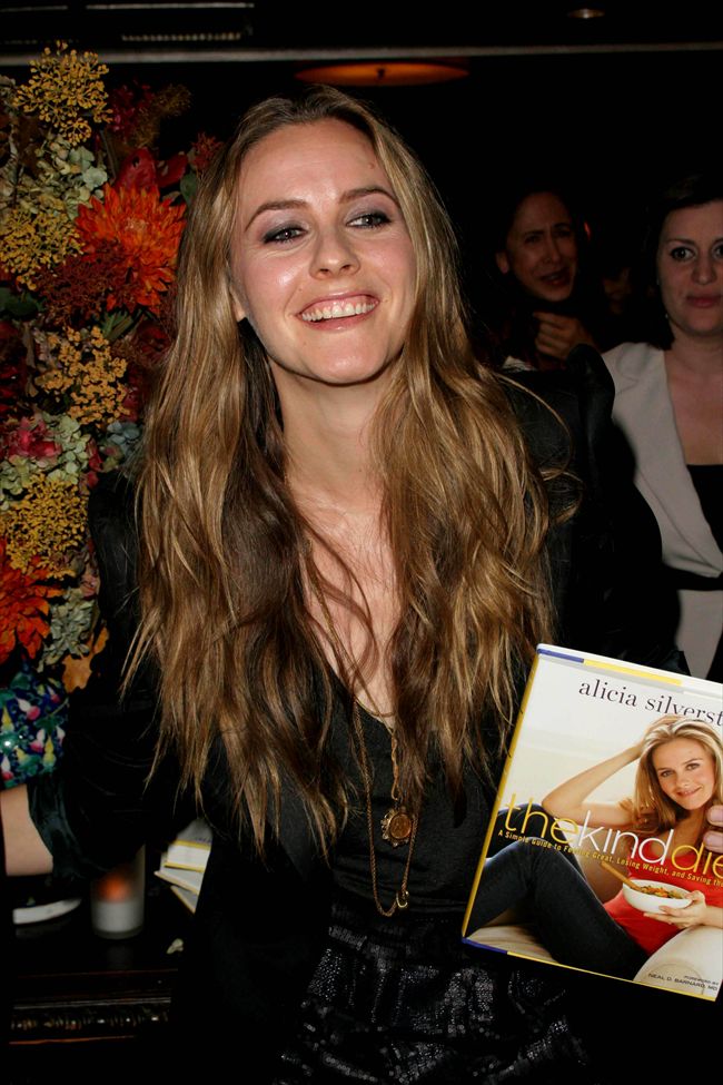 Alicia Silverstone611_67313058