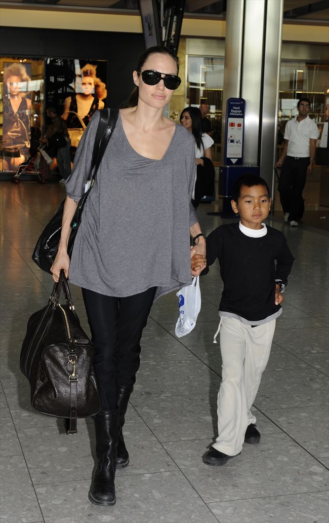 Angelina Jolie1057_aflo_2009072713381720