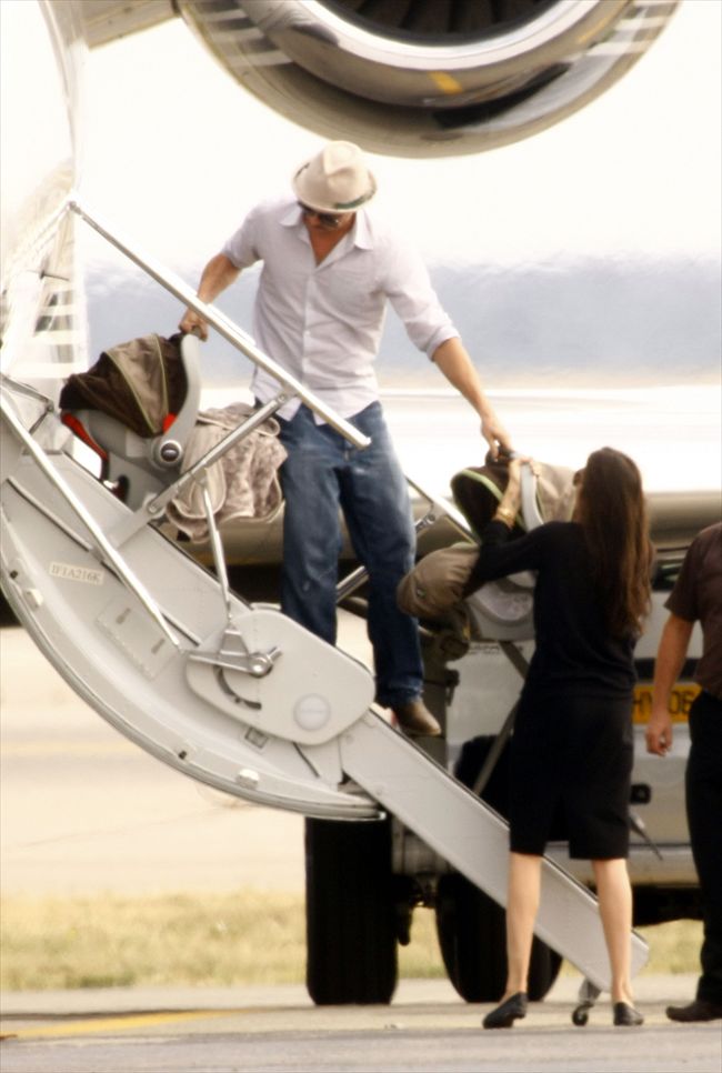 Angelina Jolie1155_air plaine 1