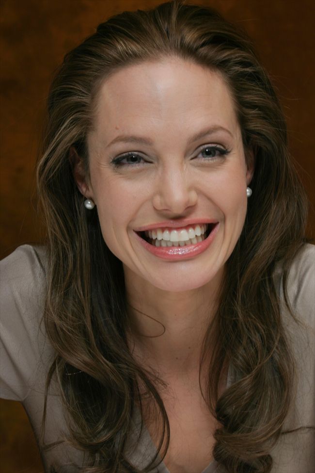 Angelina Jolie1177_angie09a