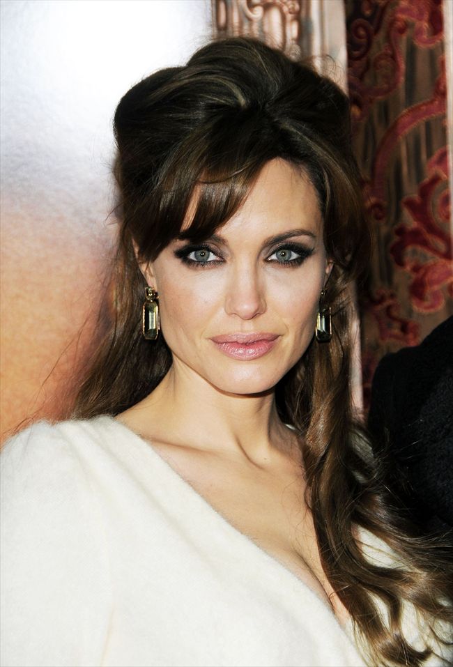 Angelina Jolie1208_1006D10_NZ041_H