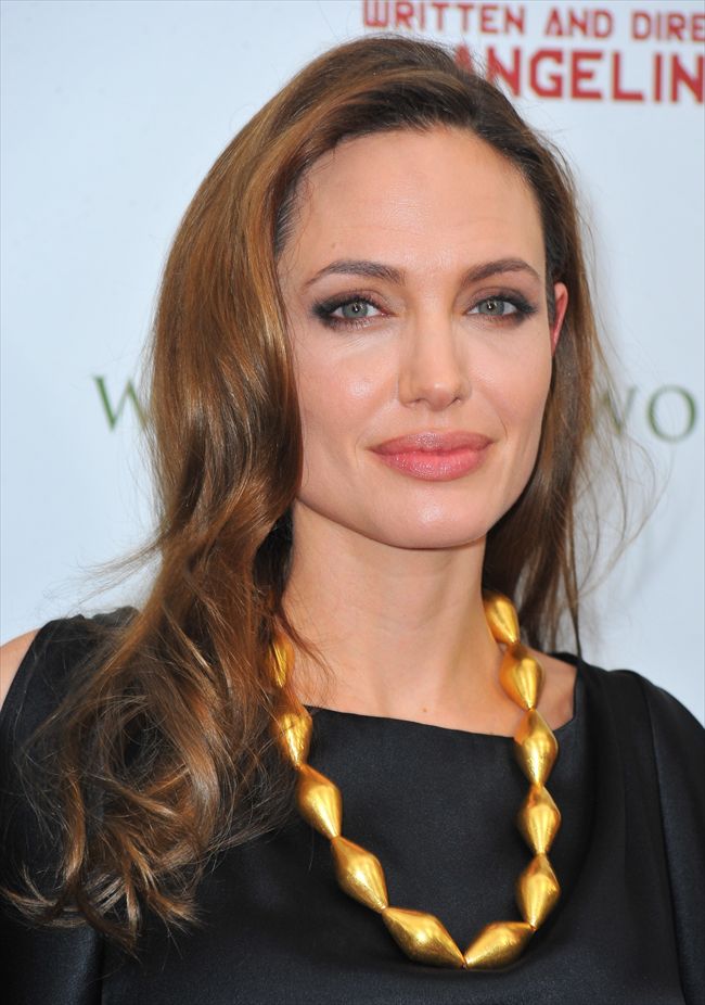 Angelina Jolie1214_1105D04_XX001_H